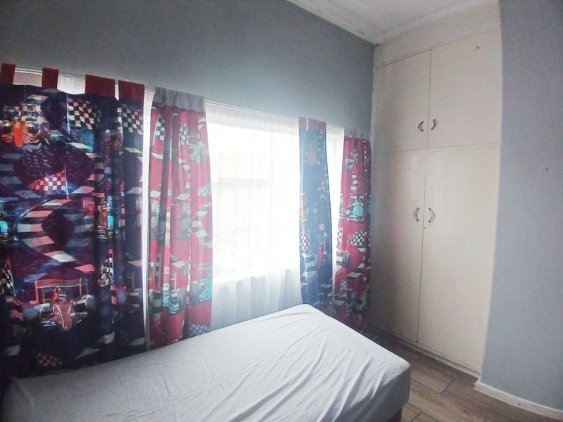 ROWALLAN PARK 3 BED 2 BATH FURNISHED HOUSE WITH SINGLE GARAGE FOR RENT - Photo 10