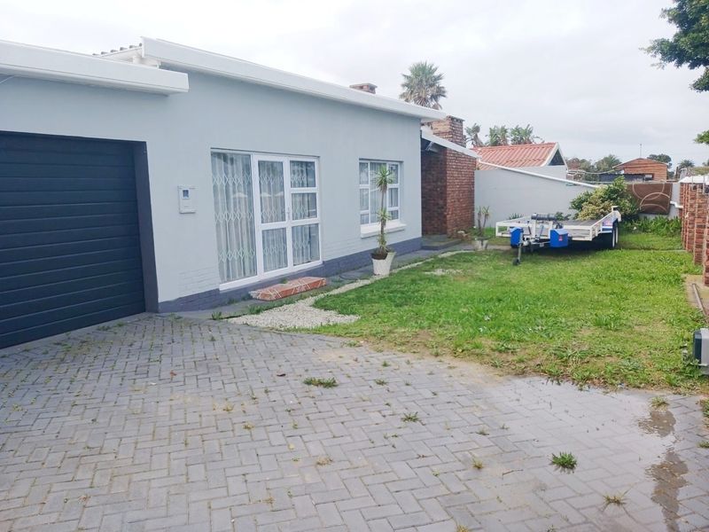 ROWALLAN PARK 3 BED 2 BATH FURNISHED HOUSE WITH SINGLE GARAGE FOR RENT - Photo 2