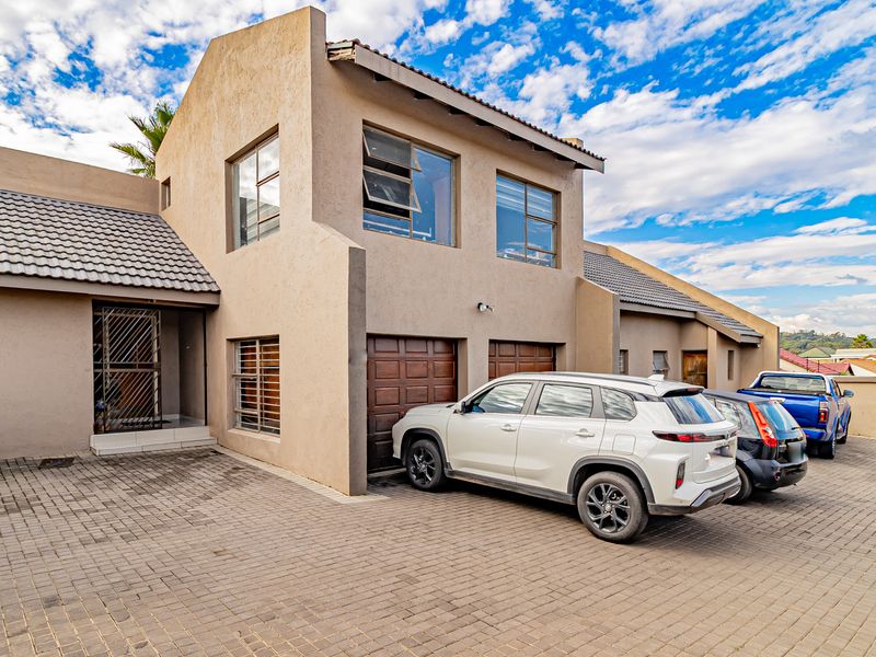 4 bedroom 2 bathroom Entertainer’s Dream Family Home For Sale - Photo 3