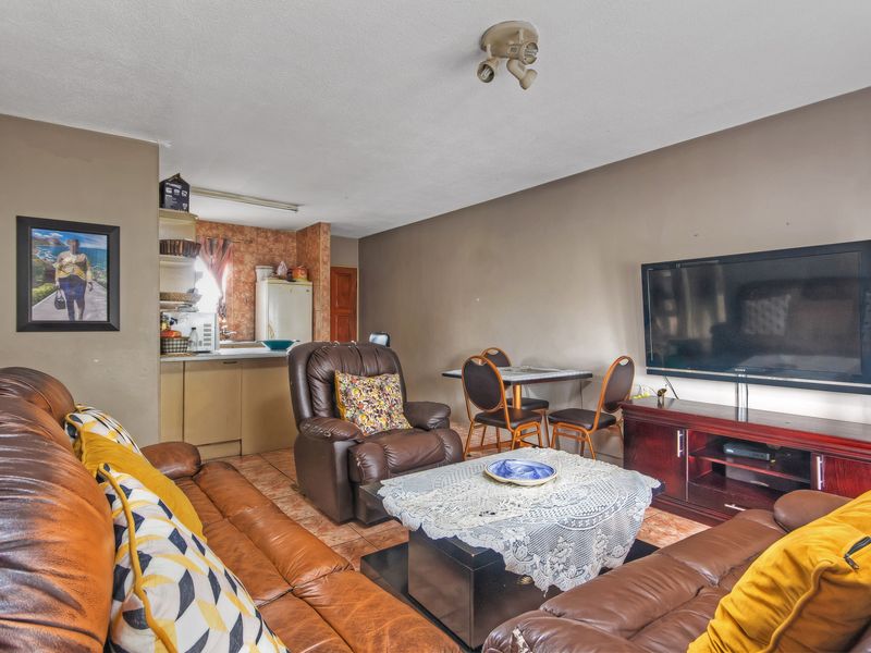 2 Bedroom 1 Bathroom Apartment in Ridgeway For Sale - Photo 6
