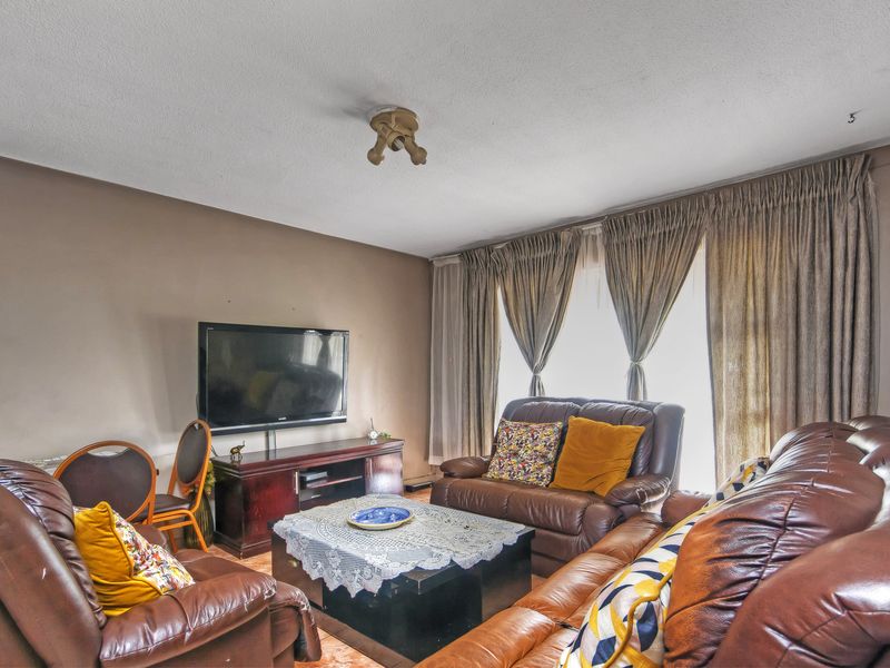 2 Bedroom 1 Bathroom Apartment in Ridgeway For Sale - Photo 5