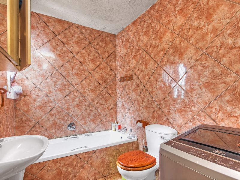 2 Bedroom 1 Bathroom Apartment in Ridgeway For Sale - Photo 9
