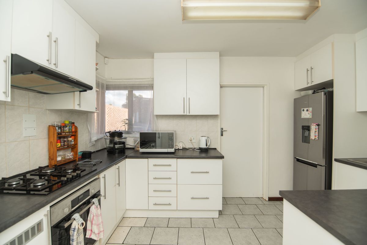 Modern Living with the Luxury of Energy Independence - Photo 2
