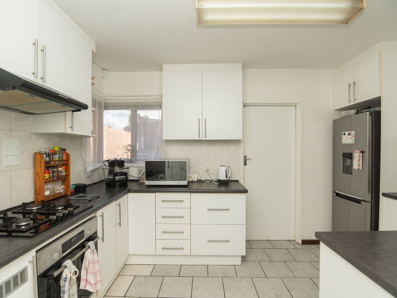 Modern Living with the Luxury of Energy Independence - Photo 2