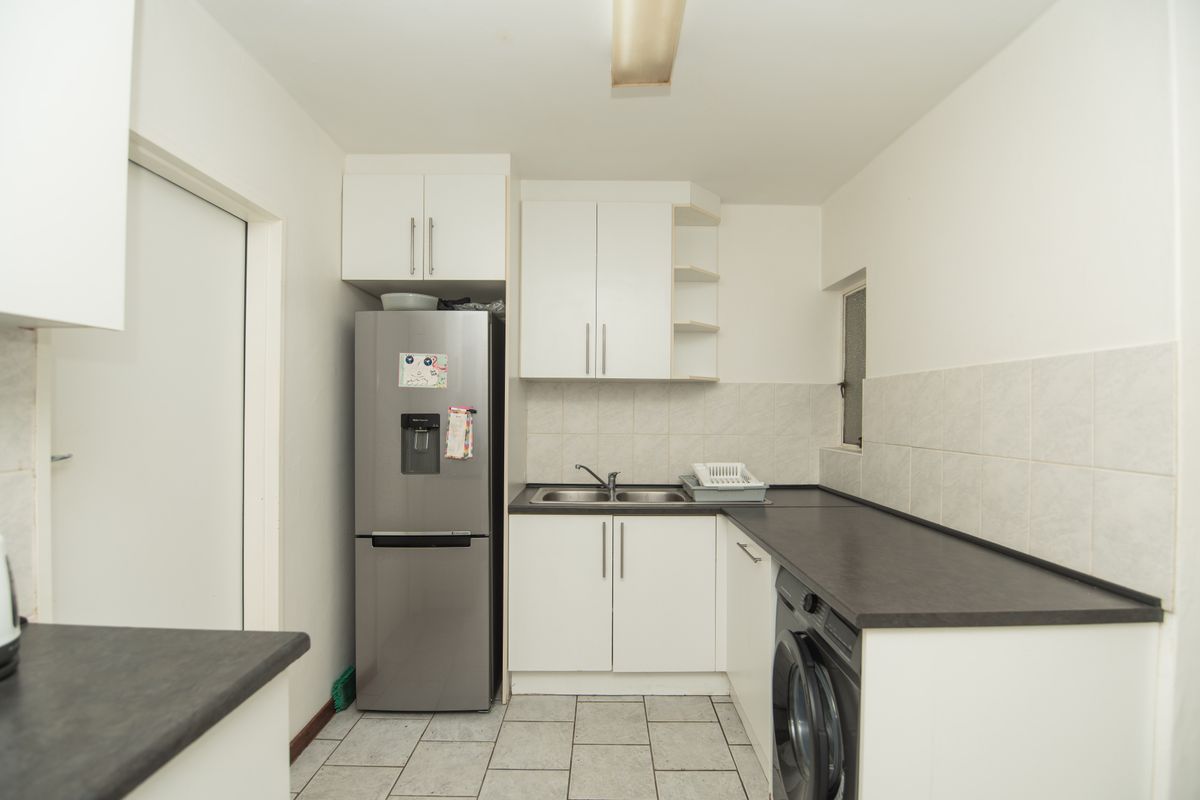 Modern Living with the Luxury of Energy Independence - Photo 4