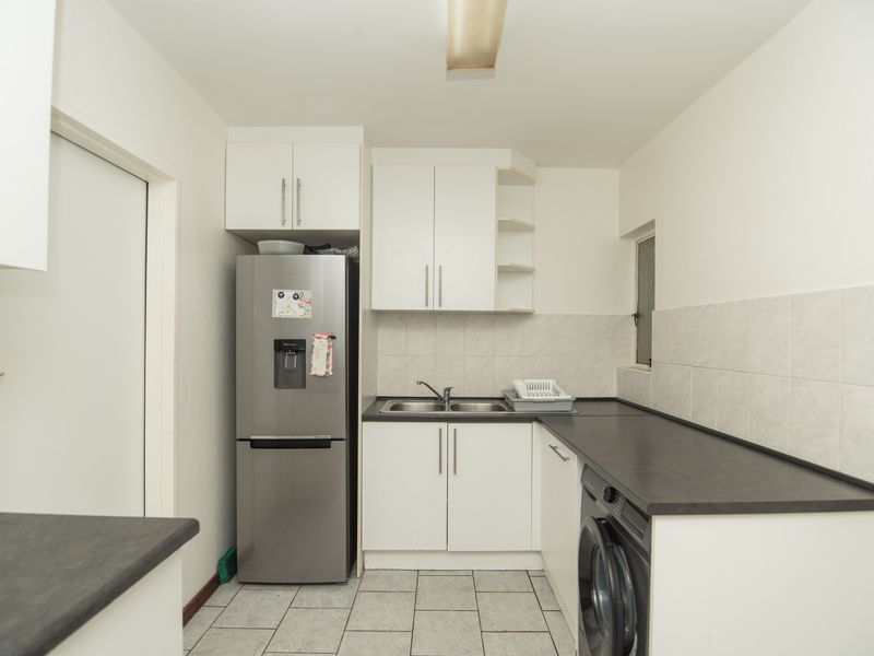 Modern Living with the Luxury of Energy Independence - Photo 4
