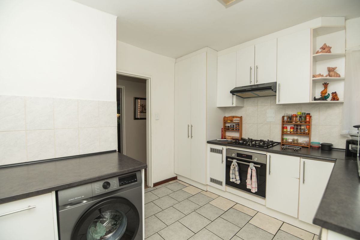 Modern Living with the Luxury of Energy Independence - Photo 3