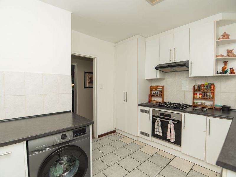 Modern Living with the Luxury of Energy Independence - Photo 3