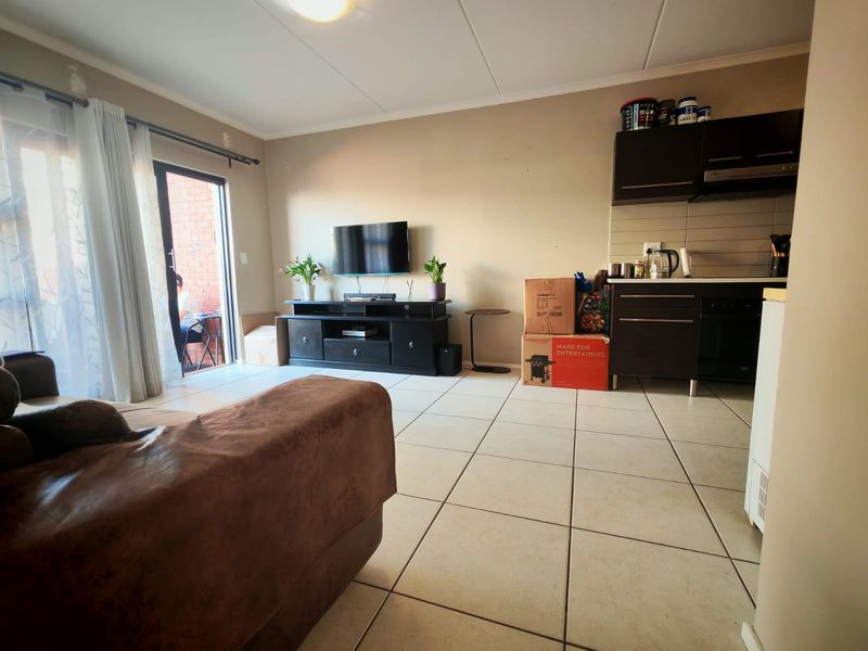 NEAT PET FRINDLY GARDEN APARTMENT - Photo 9
