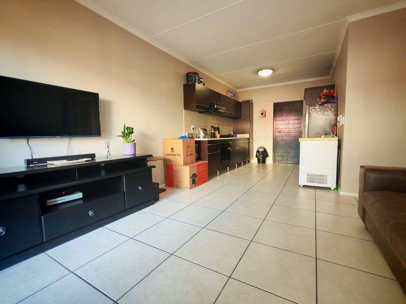 NEAT PET FRINDLY GARDEN APARTMENT - Photo 6