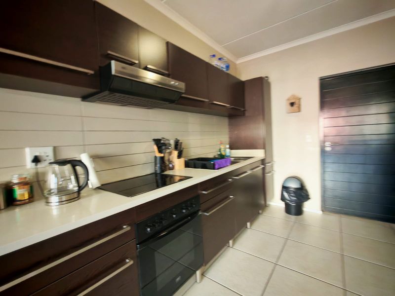 NEAT PET FRINDLY GARDEN APARTMENT - Photo 4