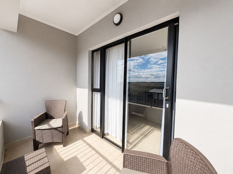 Stylish Furnished Top-Floor Apartment for Sale in Bliss Ballito - Photo 4