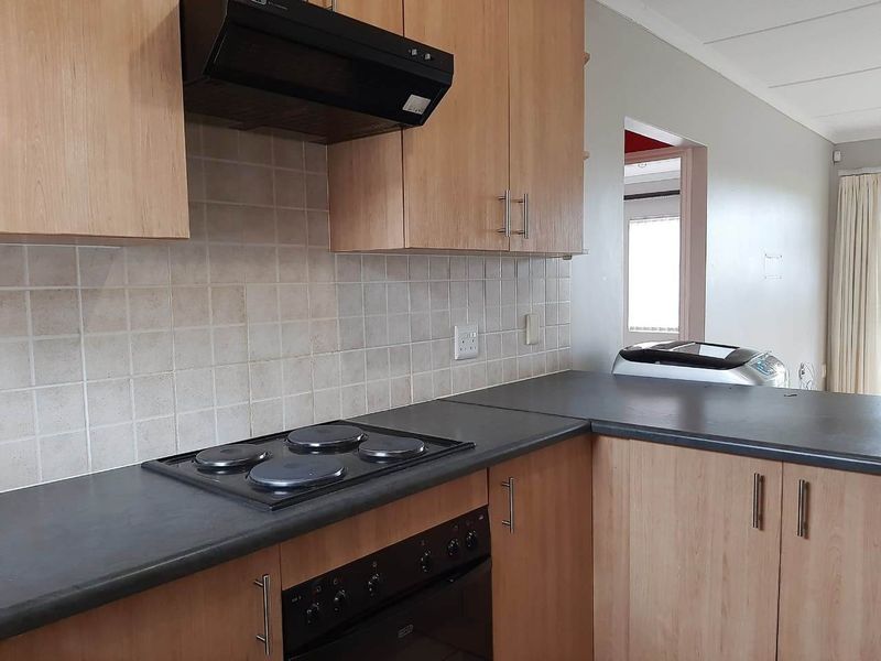 WALMER HEIGHTS 2 BED 1 BATH TOWNHOUSE FOR RENT - Photo 3