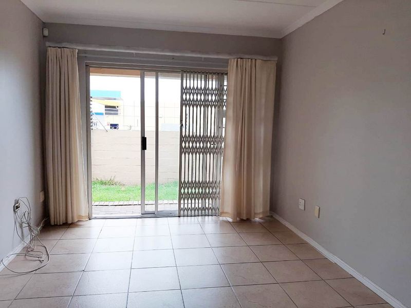 WALMER HEIGHTS 2 BED 1 BATH TOWNHOUSE FOR RENT - Photo 4