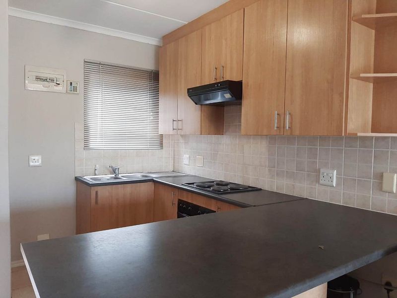 WALMER HEIGHTS 2 BED 1 BATH TOWNHOUSE FOR RENT - Photo 2