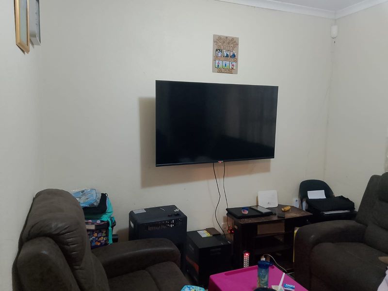 2 Bedroom House n Booysens Pretoria - Photo 7