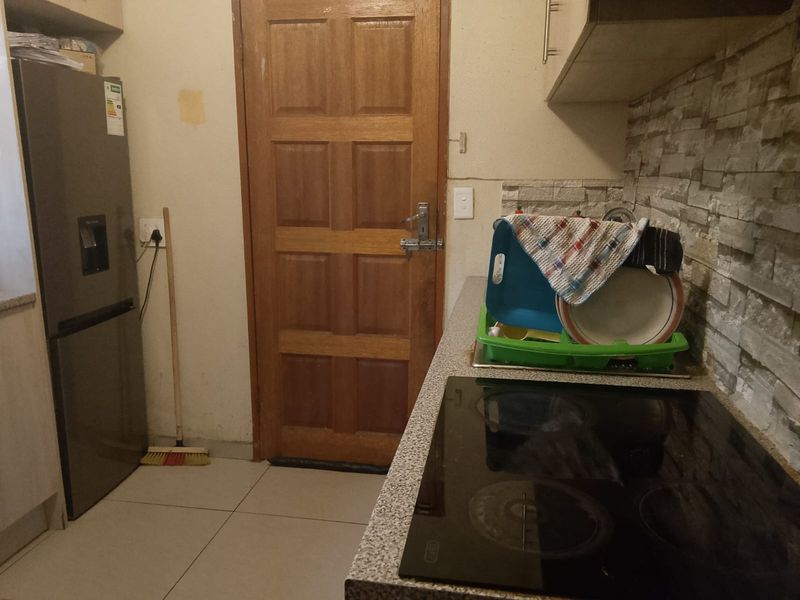 2 Bedroom House n Booysens Pretoria - Photo 2