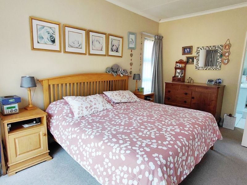 SUNRIDGE PARK 3 BED 2 BATH TOWNHOUSE WITH DOUBLE GARAGE FOR RENT - Photo 9