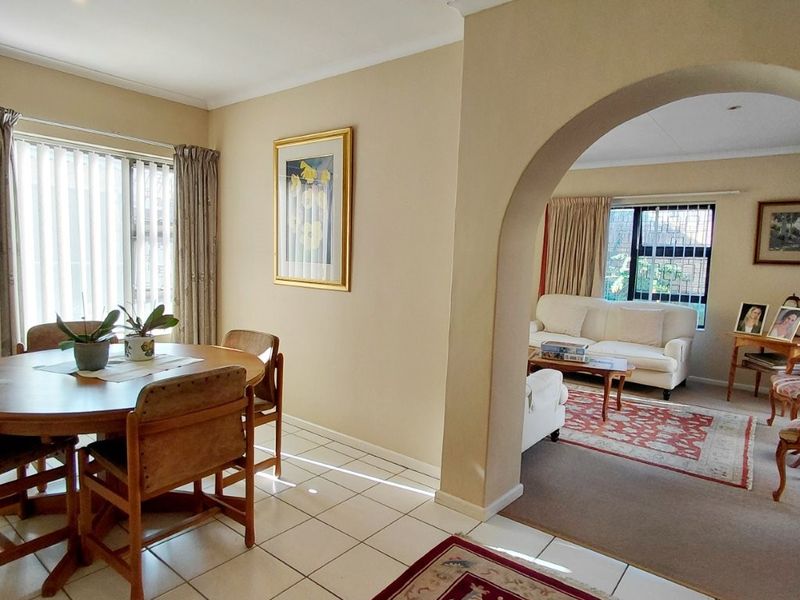 SUNRIDGE PARK 3 BED 2 BATH TOWNHOUSE WITH DOUBLE GARAGE FOR RENT - Photo 6