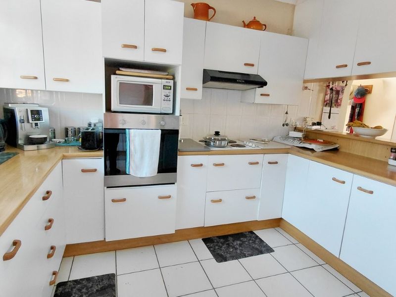 SUNRIDGE PARK 3 BED 2 BATH TOWNHOUSE WITH DOUBLE GARAGE FOR RENT - Photo 2