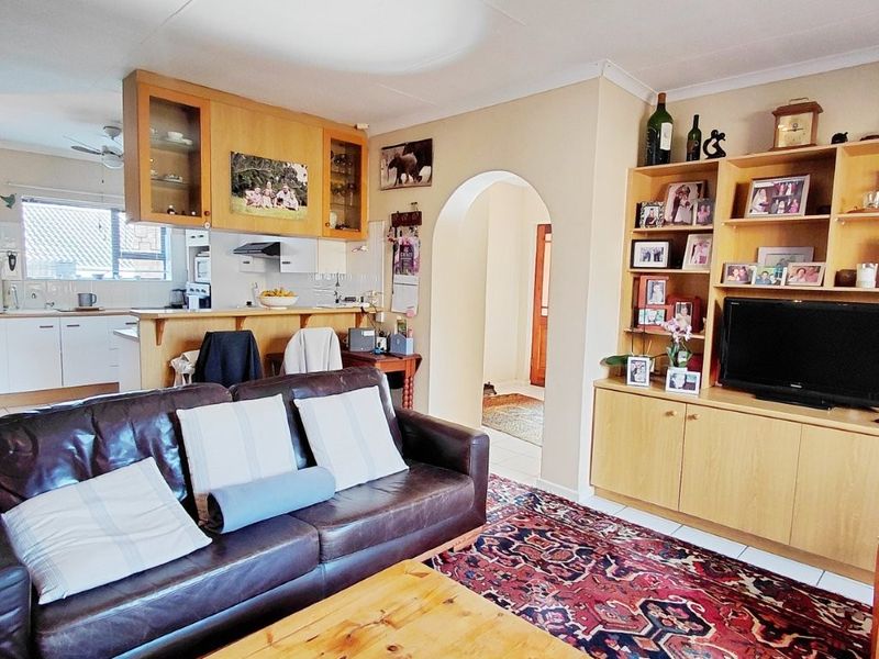 SUNRIDGE PARK 3 BED 2 BATH TOWNHOUSE WITH DOUBLE GARAGE FOR RENT - Photo 4