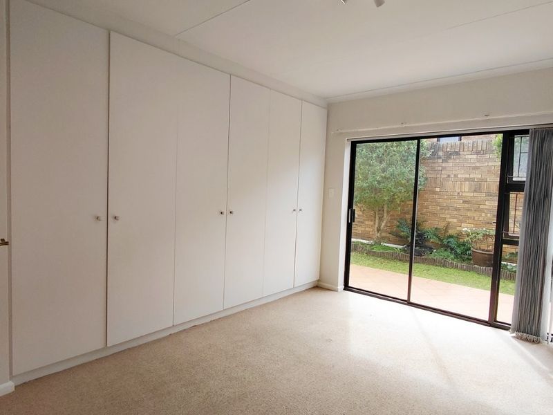 SUNRIDGE PARK 3 BED 2 BATH TOWNHOUSE WITH DOUBLE GARAGE FOR RENT - Photo 7