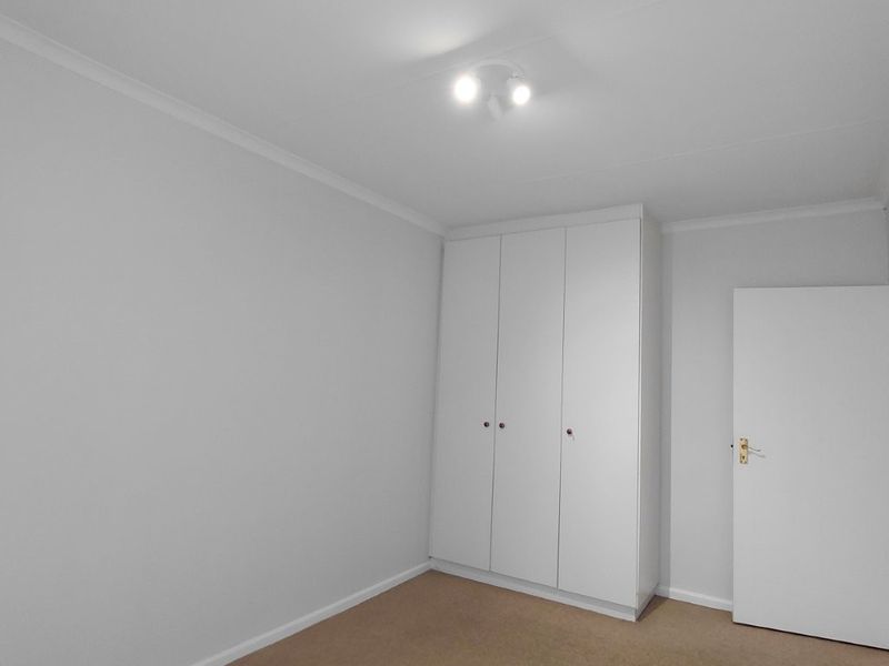 SUNRIDGE PARK 3 BED 2 BATH TOWNHOUSE WITH DOUBLE GARAGE FOR RENT - Photo 9