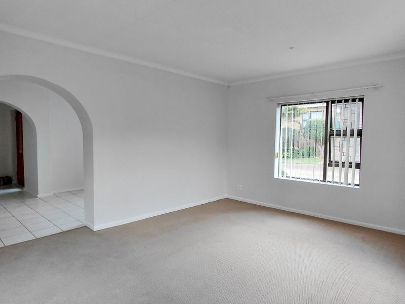 SUNRIDGE PARK 3 BED 2 BATH TOWNHOUSE WITH DOUBLE GARAGE FOR RENT - Photo 5