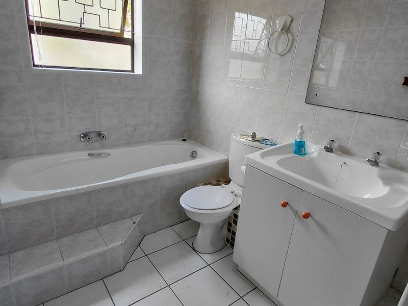 SUNRIDGE PARK 3 BED 2 BATH TOWNHOUSE WITH DOUBLE GARAGE FOR RENT - Photo 10