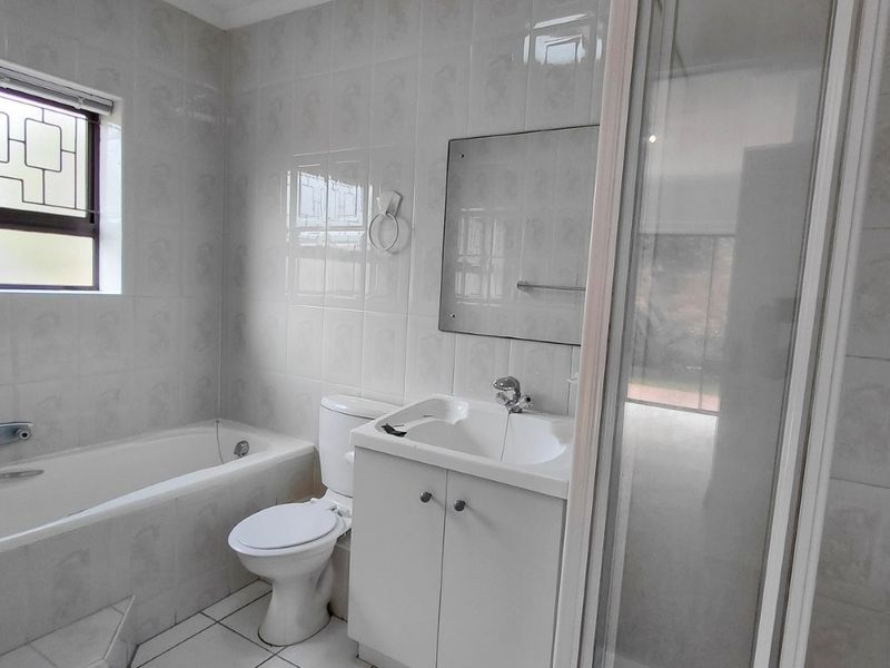 SUNRIDGE PARK 3 BED 2 BATH TOWNHOUSE WITH DOUBLE GARAGE FOR RENT - Photo 8