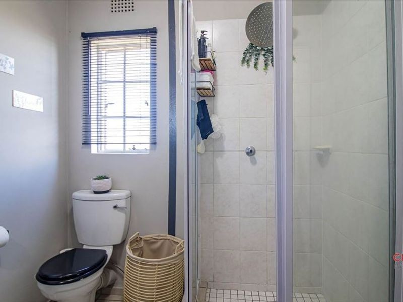 Modern 2-Bedroom Apartment with Great Amenities! - Photo 10