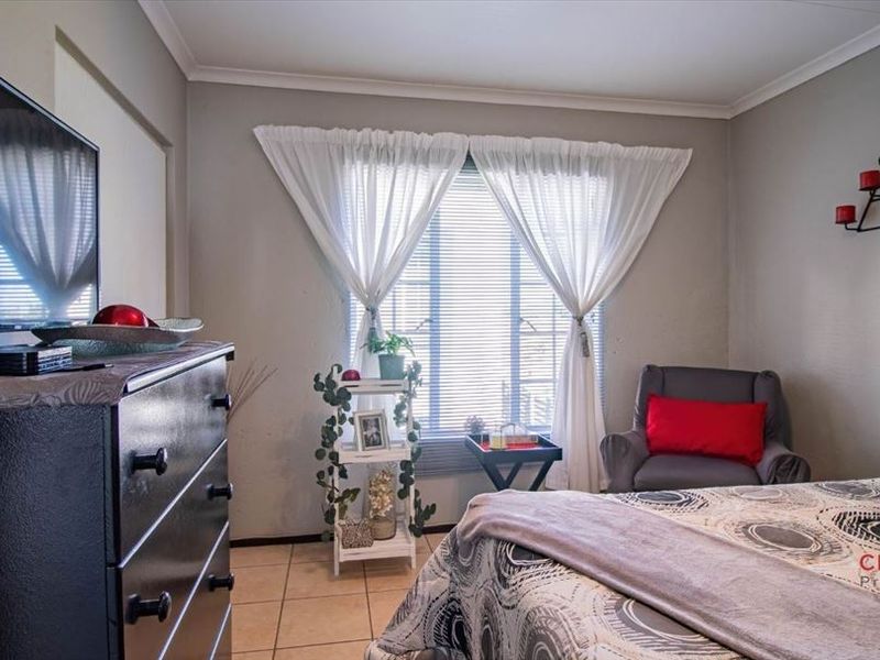Modern 2-Bedroom Apartment with Great Amenities! - Photo 7