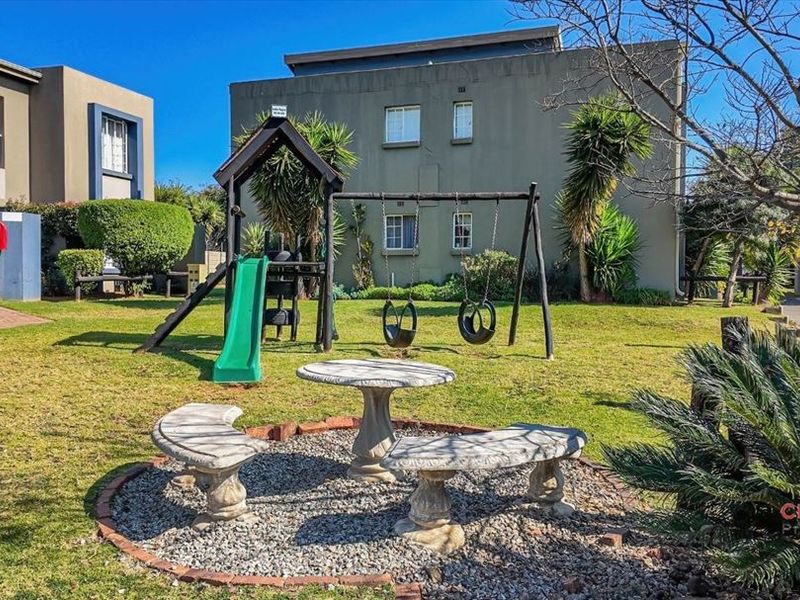 Modern 2-Bedroom Apartment with Great Amenities! - Photo 3