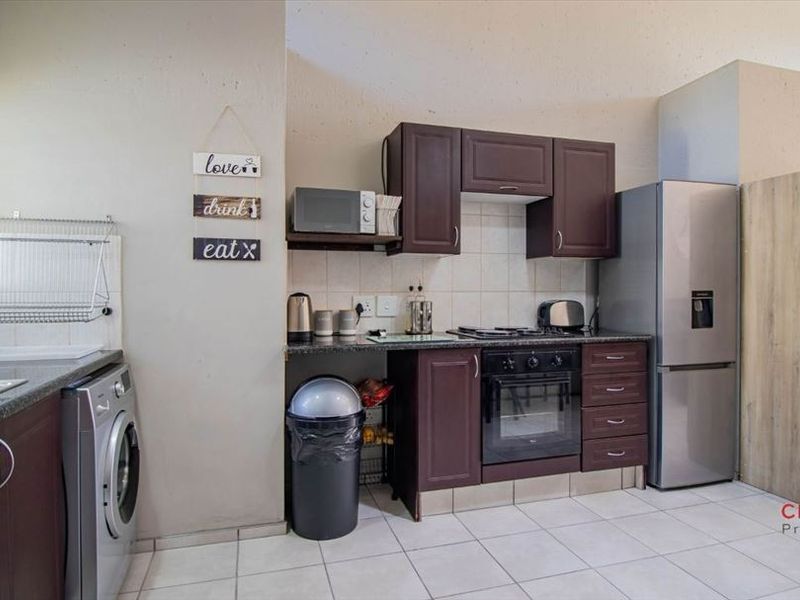Modern 2-Bedroom Apartment with Great Amenities! - Photo 4