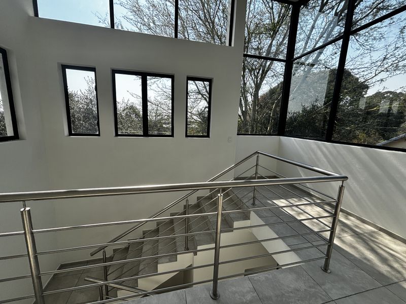 Exceptional 3 Bed lock up and go ! the perfect space - Photo 3
