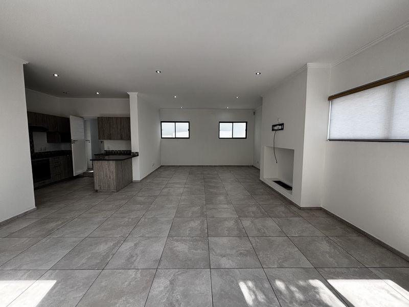 Exceptional 3 Bed lock up and go ! the perfect space - Photo 7