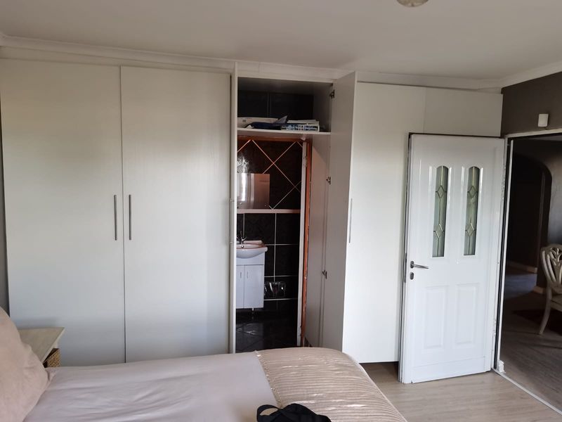3 BED 2 BATH HOUSE WITH 2 FLATLETS FOR SALE - Photo 9