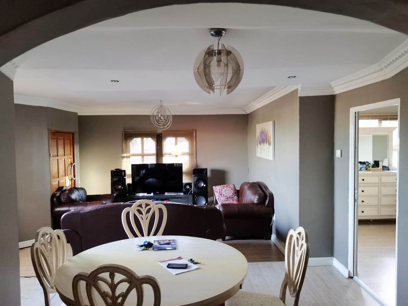 3 BED 2 BATH HOUSE WITH 2 FLATLETS FOR SALE - Photo 3