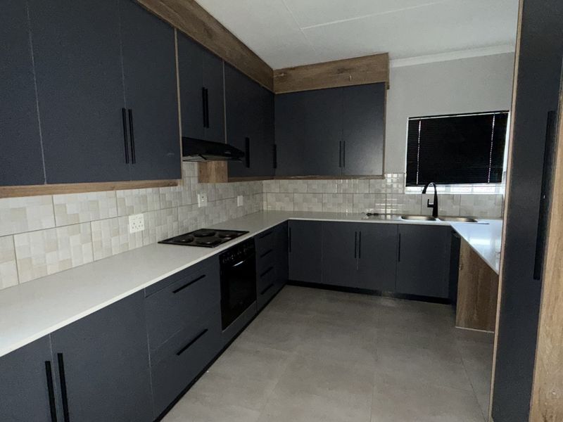 2 BEDROOM APARTMENT TO LET - Photo 2