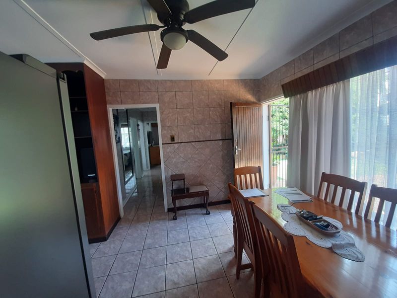 INVITING 3 BEDROOM FAMILY HOME IN MINNEBRON. - Photo 2