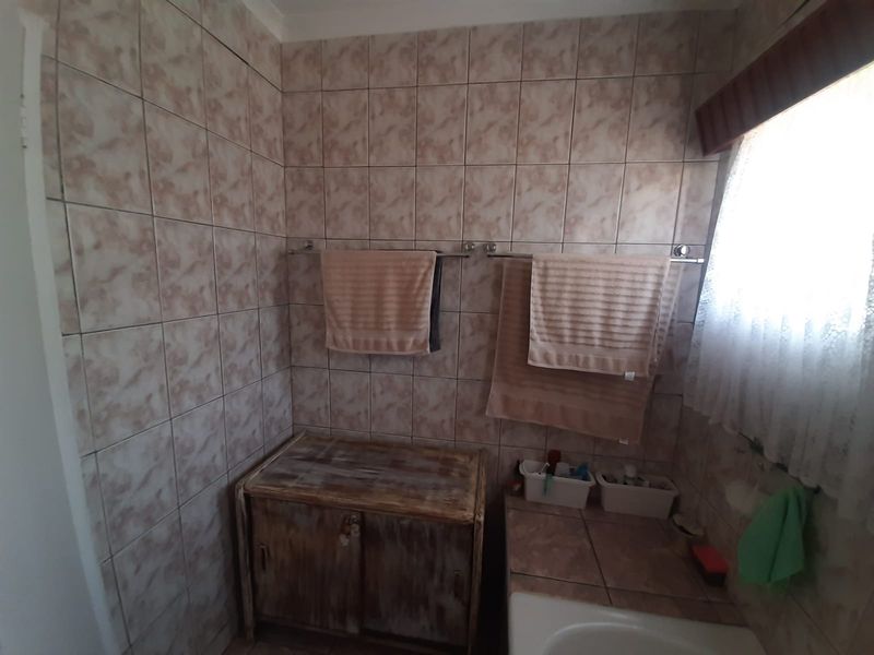 INVITING 3 BEDROOM FAMILY HOME IN MINNEBRON. - Photo 9
