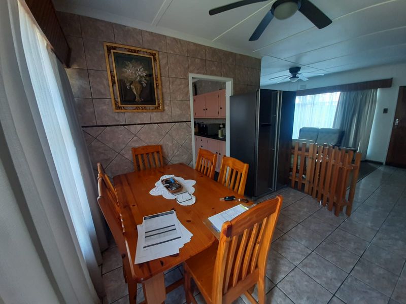 INVITING 3 BEDROOM FAMILY HOME IN MINNEBRON. - Photo 8