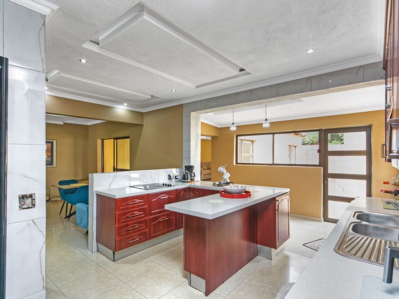 NEW RELEASE!!! AN EXCEPTIONAL FAMILY HOME IN THE HEART OF BRAMLEY! - Photo 10