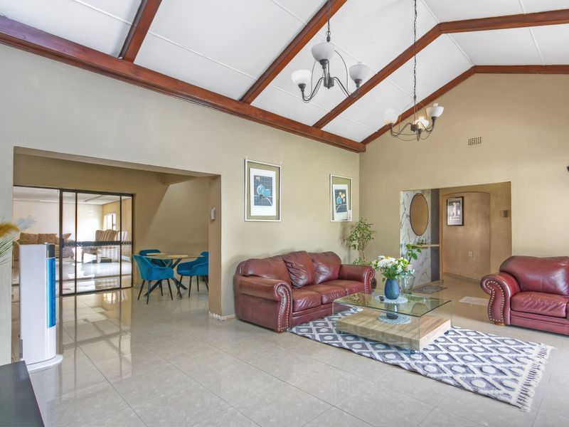 NEW RELEASE!!! AN EXCEPTIONAL FAMILY HOME IN THE HEART OF BRAMLEY! - Photo 5