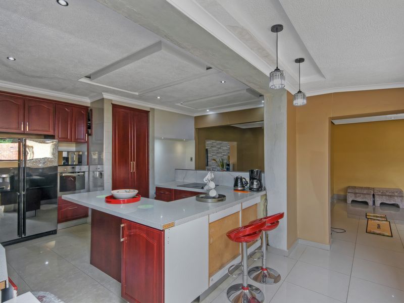 NEW RELEASE!!! AN EXCEPTIONAL FAMILY HOME IN THE HEART OF BRAMLEY! - Photo 9