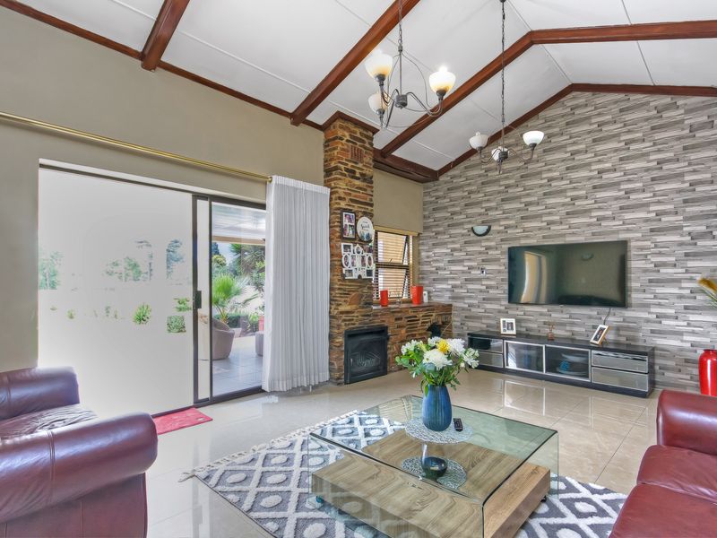 NEW RELEASE!!! AN EXCEPTIONAL FAMILY HOME IN THE HEART OF BRAMLEY! - Photo 7