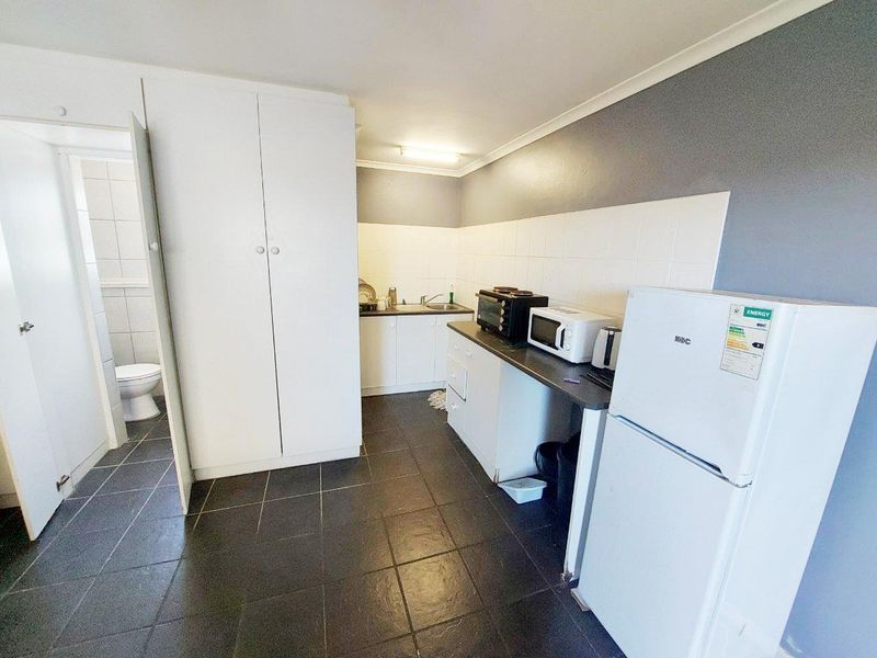 SUMMERSTRAND FURNISHED STUDIO / BACHELOR APARTMENT FOR RENT - Photo 3