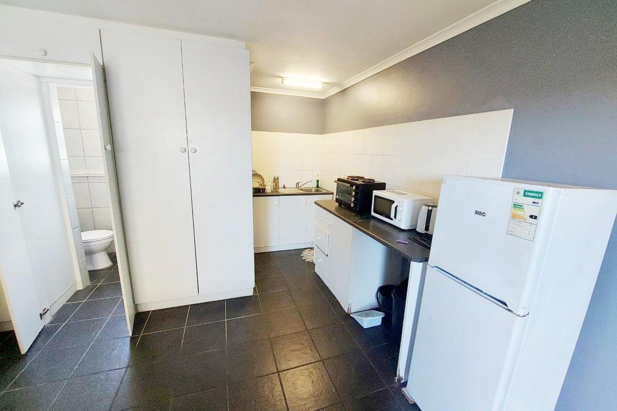 SUMMERSTRAND FURNISHED STUDIO / BACHELOR APARTMENT FOR RENT - Photo 3