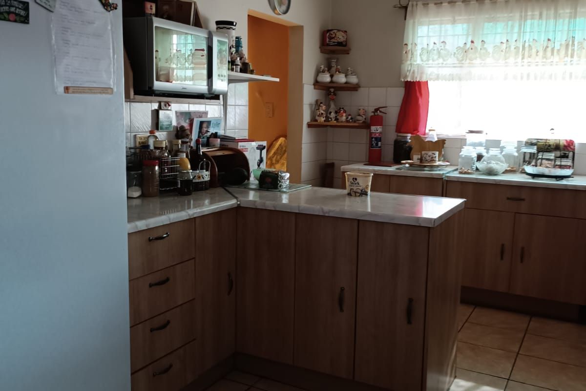 Stunning 4 Bedroom Home with Pool and Income-Generating Flat in Mooinooi - Photo 2