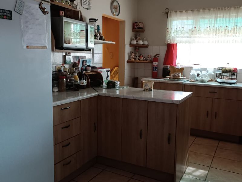 Stunning 4 Bedroom Home with Pool and Income-Generating Flat in Mooinooi - Photo 2